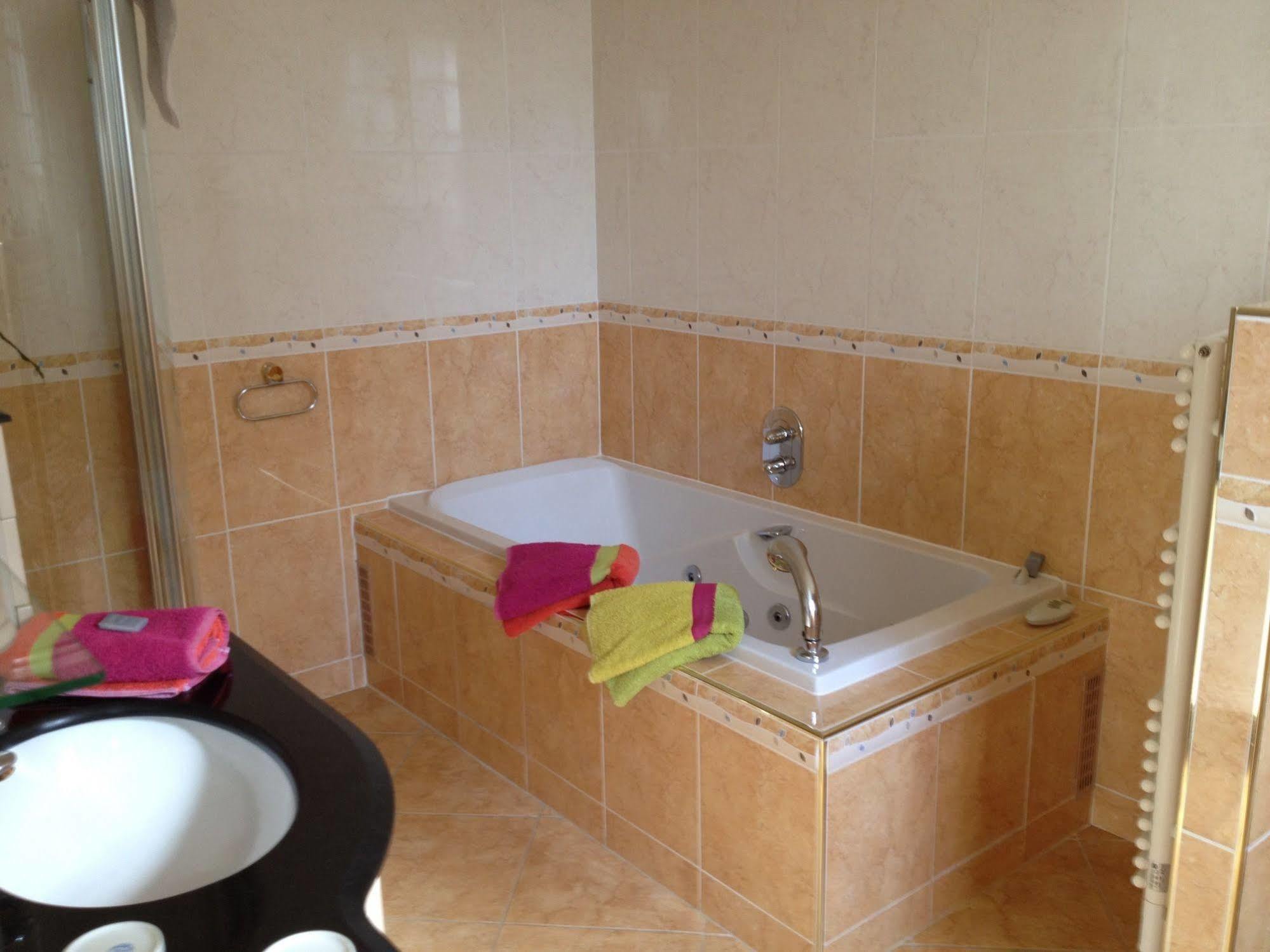 La Colliniere Hotel Sainte-Gemme-Moronval Ngoại thất bức ảnh